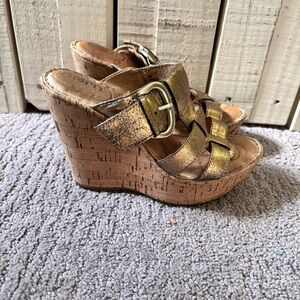 Women’s Born Gold cork wedges espadrilles Size 4